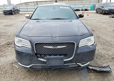 2016 Chrysler 300C Platinum z USA, uszkodzony, nr VIN 2C3CCASG8GH287845